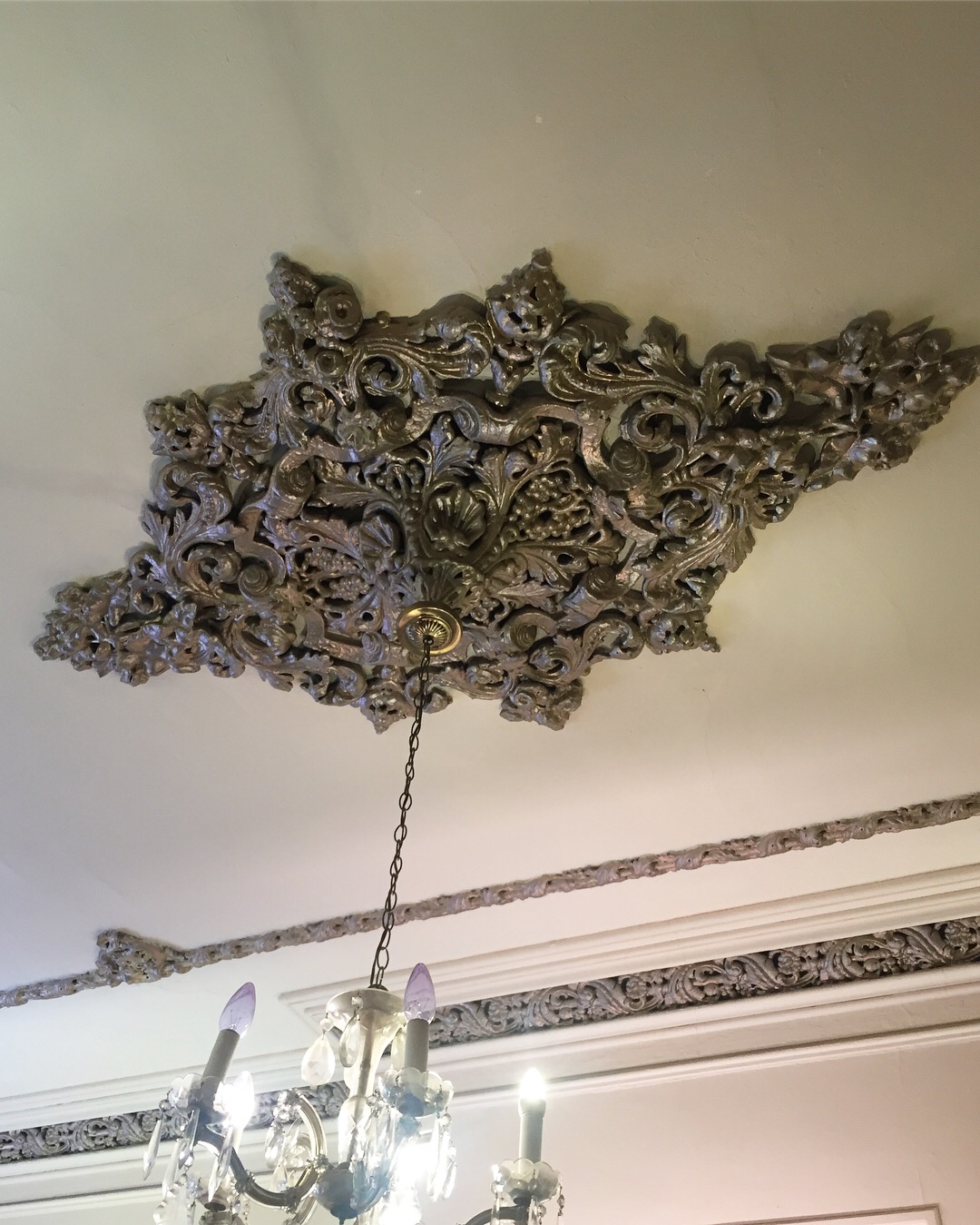 813 N. Charles St Int